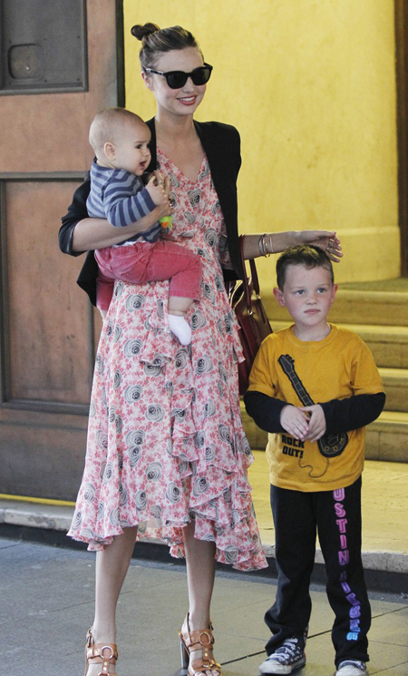 "Giòn cười, tươi khóc" nhóc Flynn nhà Orlando Bloom - 2