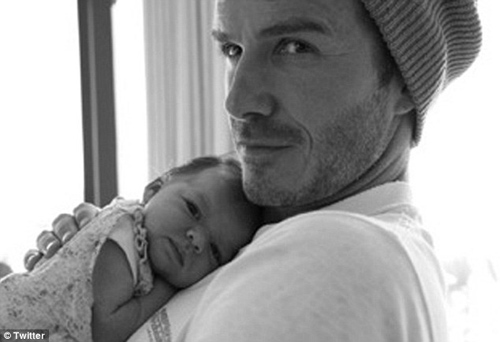 Con gái Beckham lại "show" ảnh - 1