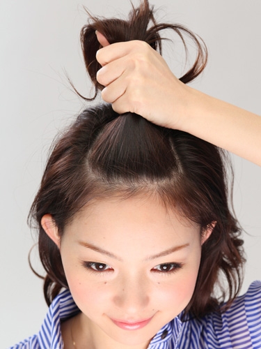 Kiểu tóc dễ thương dành cho tóc xoăn - 2