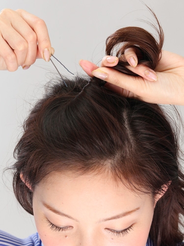 Kiểu tóc dễ thương dành cho tóc xoăn - 3