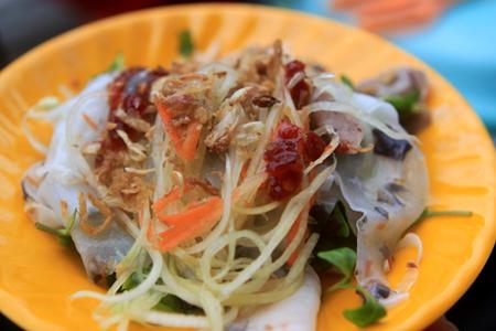 Thưởng thức bánh ướt xứ Huế - 2