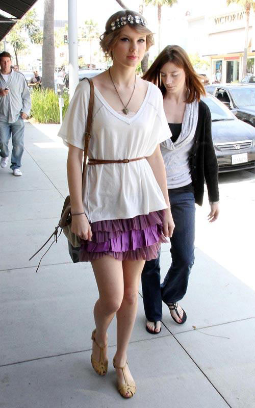 "Nghía" váy hiệu dạo phố của Taylor Swift - 12