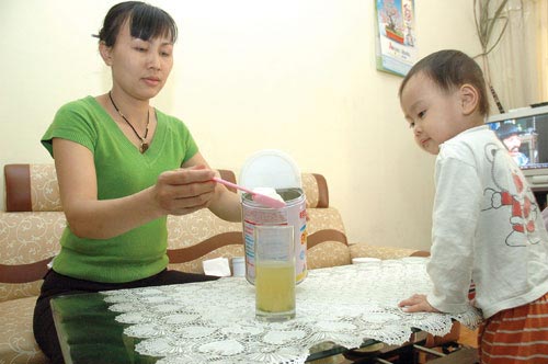 Pha sữa cho trẻ cần chú ý gì? - 1