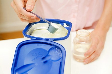 Pha sữa cho trẻ cần chú ý gì? - 2