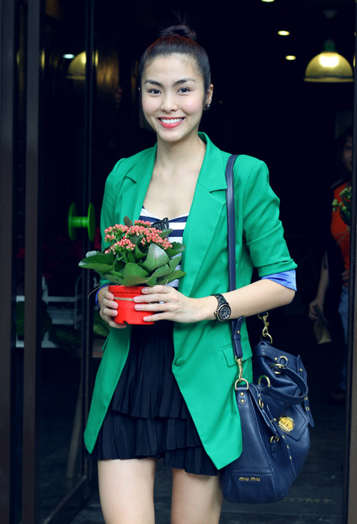 Tóc búi trẻ trung như Hà Tăng - 1