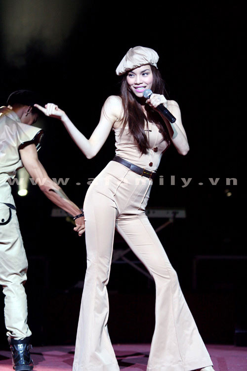 Hồ Ngọc Hà và BST jumpsuit đẹp lộng lẫy - 20