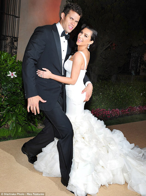 Nghía chùm ảnh cưới "độc" của Kim Kardashian - 3