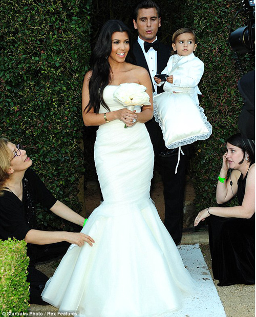 Nghía chùm ảnh cưới "độc" của Kim Kardashian - 23