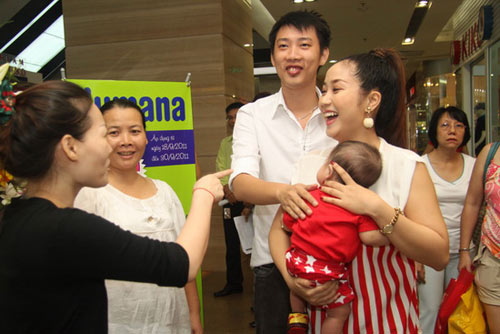 Ốc Thanh Vân khoe con với các đồng nghiệp - 4