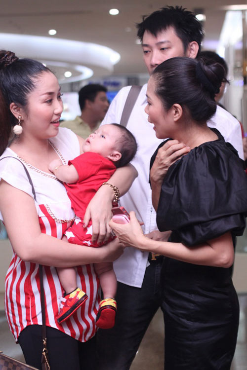 Ốc Thanh Vân khoe con với các đồng nghiệp - 10