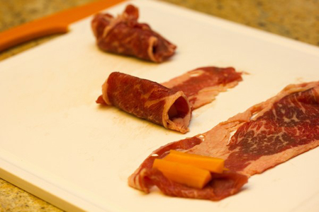 Nhanh tay với thịt bò cuộn cà rốt - 4