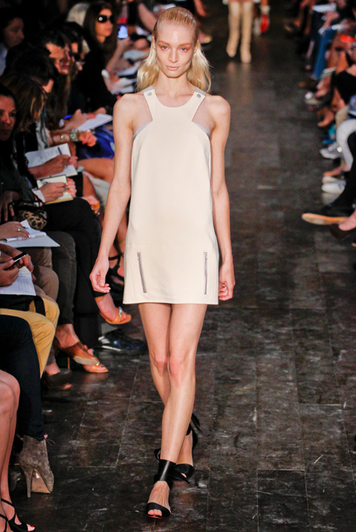 Những bất ngờ trong BST 2012 của Victoria Beckham - 10