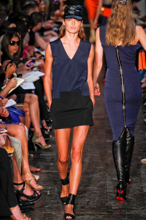 Những bất ngờ trong BST 2012 của Victoria Beckham - 5