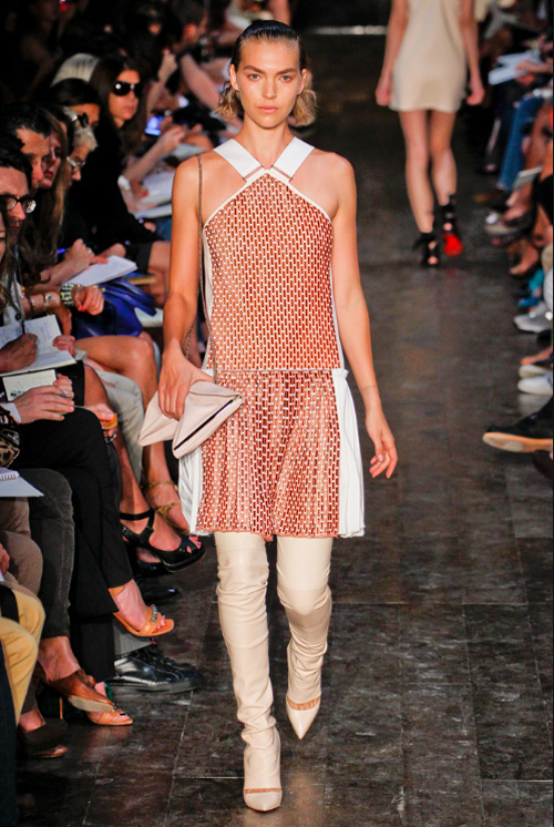 Những bất ngờ trong BST 2012 của Victoria Beckham - 11