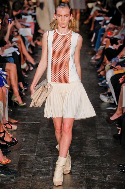 Những bất ngờ trong BST 2012 của Victoria Beckham - 21