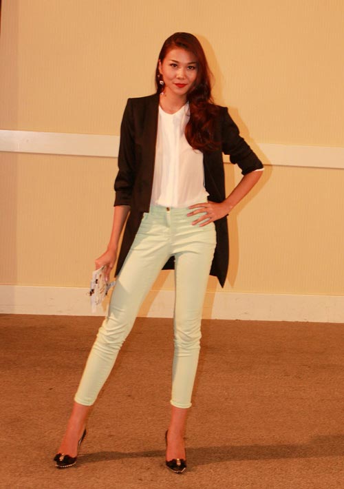 Giày đinh gai Louboutin 'mê hoặc' mỹ nhân - 10