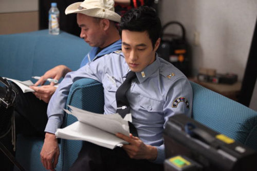 Mỹ nam So Ji Sub gây sốt với 'bóng ma' - 3