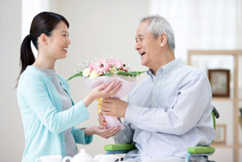 Cám cảnh bố chồng chăm con dâu - 2