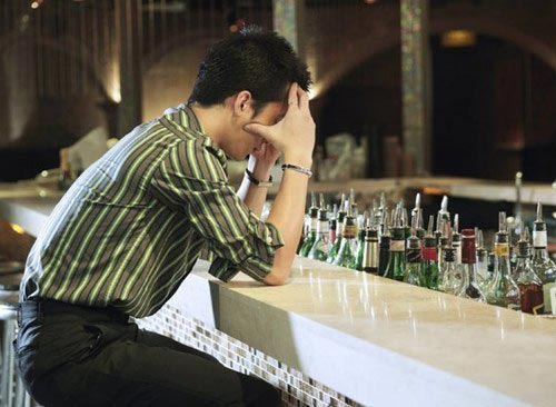 Quá khứ của chàng trai mang 'căn bệnh' đồng tính - 1