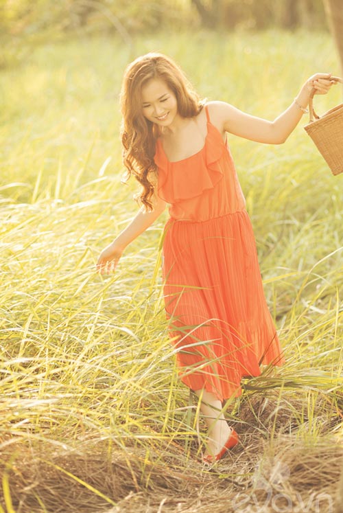 Hotgirl dịu dàng khoe dáng giữa đồng xanh - 6