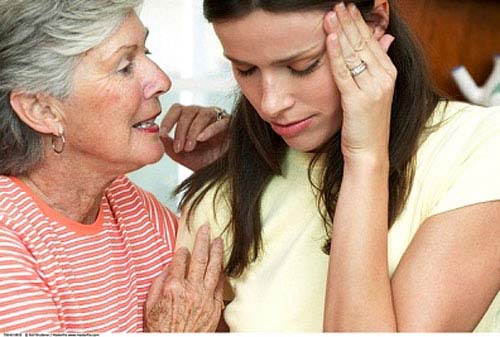 Chê nàng dâu ngực bự, mẹ chồng cấm cho con bú - 1