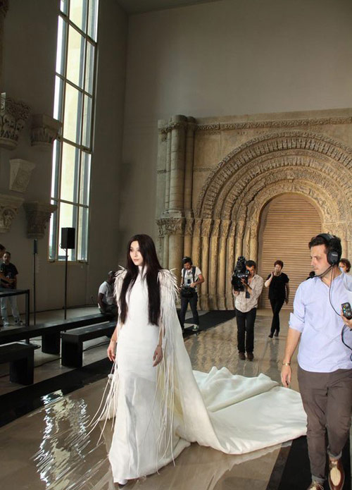 Phạm Băng Băng hóa thiên nga trên sàn catwalk - 3