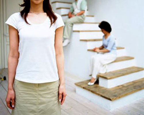 Mừng rỡ vì sắp thoát “cái nợ nhà chồng”… - 1