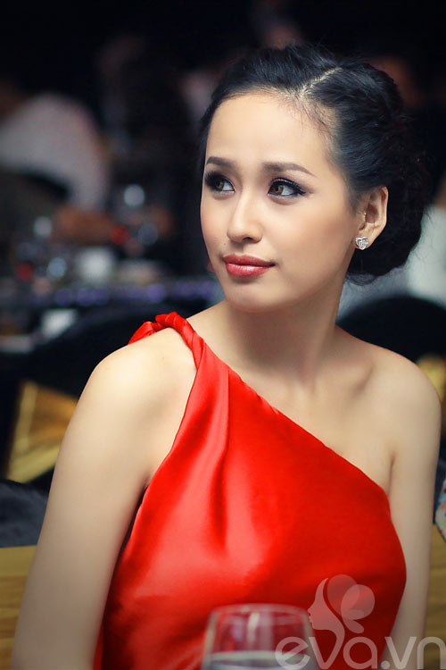 Mai Phương Thúy kín đáo vẫn gợi cảm - 13