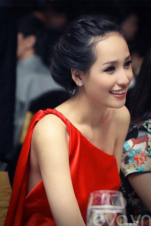 Mai Phương Thúy kín đáo vẫn gợi cảm - 14