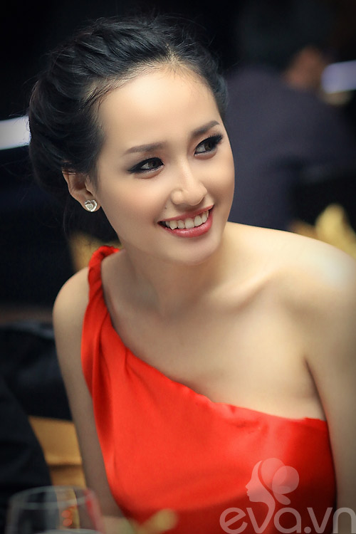 Mai Phương Thúy kín đáo vẫn gợi cảm - 9