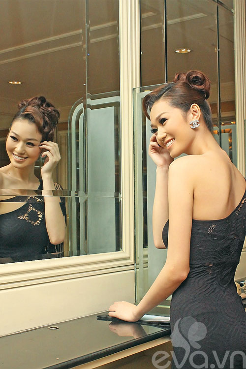 Uyên Linh nhỏ nhắn 'đọ sắc' với Khánh My - 4
