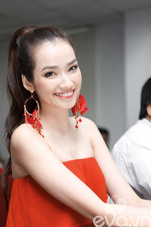 Trúc Diễm khoe vai trần gợi cảm từng milimet - 6
