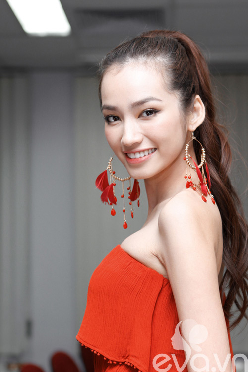 Trúc Diễm khoe vai trần gợi cảm từng milimet - 12