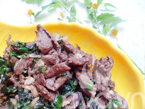 Thịt ngựa xào lá lốt thơm lừng - 7