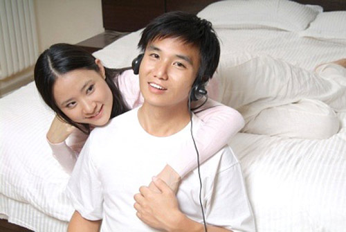 Anh dọa "yêu" người khác nếu em không "cho"? - 2