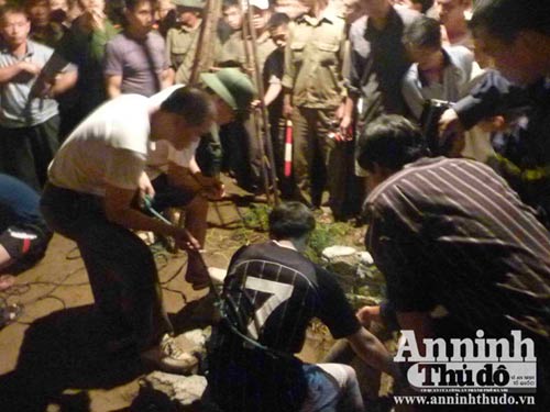 Thương tâm bé trai 1 tuổi rơi xuống hố ga, chết đuối - 3
