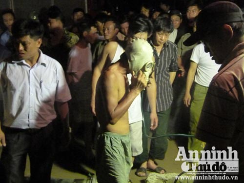 Thương tâm bé trai 1 tuổi rơi xuống hố ga, chết đuối - 6