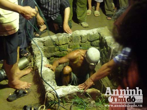 Thương tâm bé trai 1 tuổi rơi xuống hố ga, chết đuối - 7