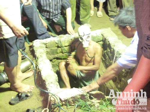 Thương tâm bé trai 1 tuổi rơi xuống hố ga, chết đuối - 8