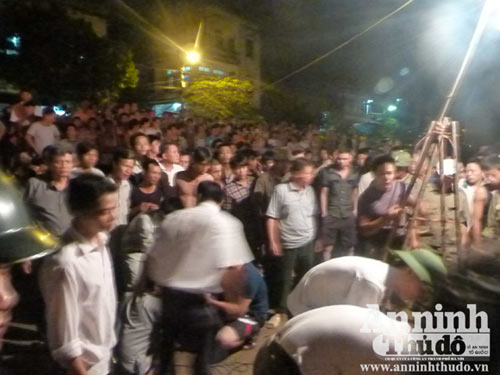 Thương tâm bé trai 1 tuổi rơi xuống hố ga, chết đuối - 9