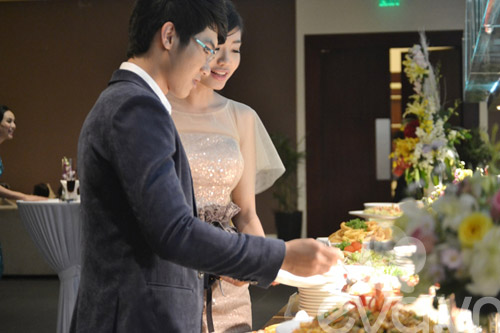 Trương Nam Thành tình tứ bên siêu mẫu - 4