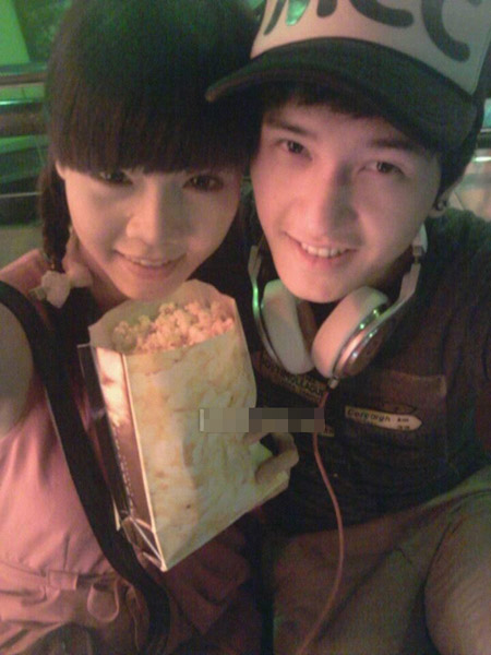Hotboy Huỳnh Anh sánh bước bên "chân dài" - 4
