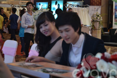 Hotboy Huỳnh Anh sánh bước bên "chân dài" - 14