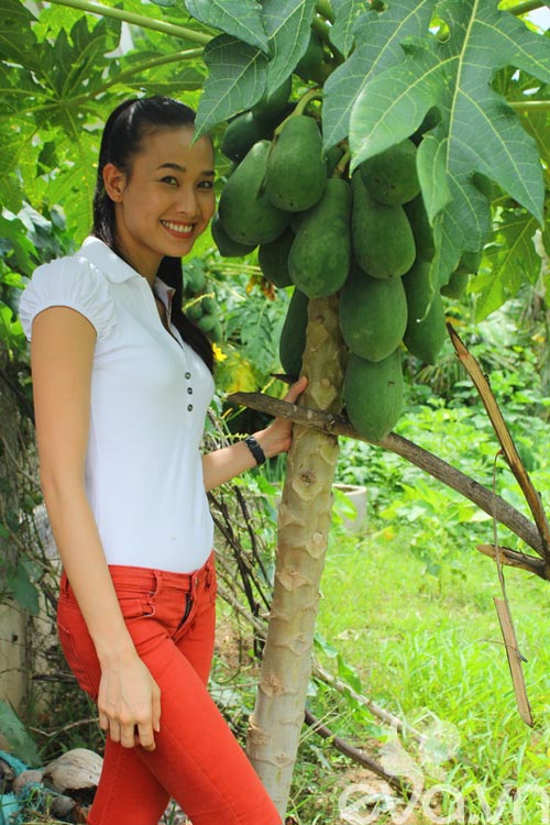 Dương Mỹ Linh tươi như hoa làm từ thiện - 11