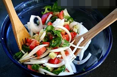 Salad dưa chuột và cà chua tươi mát - 3