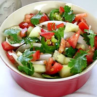 Salad dưa chuột và cà chua tươi mát