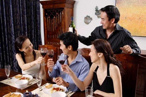"Chiến hữu" của chồng nghĩ gì về bạn? - 2