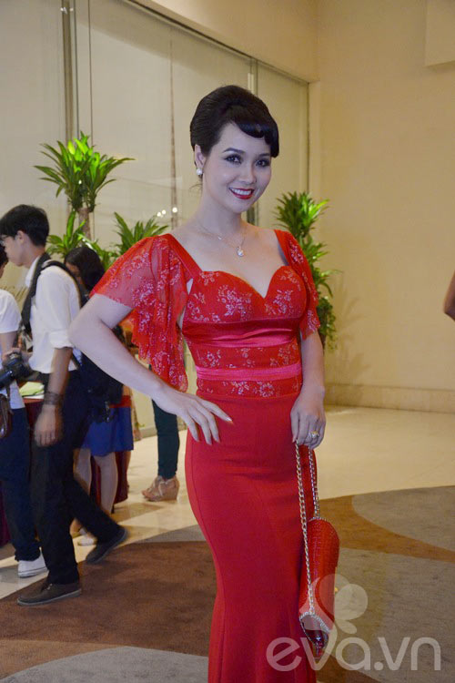 Hà Hồ ấn tượng, Ngọc Trinh mờ nhạt - 12
