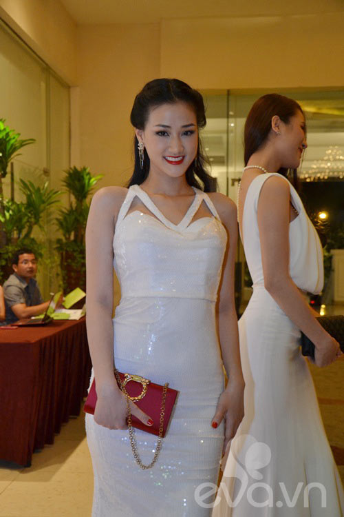 Hà Hồ ấn tượng, Ngọc Trinh mờ nhạt - 13