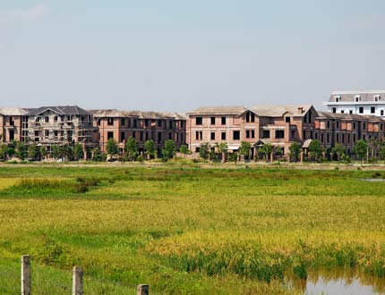 Bất động sản “đóng băng”, đất dịch vụ mắc kẹt - 1